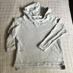 Women’s the North Face Gray Pullover Hoodie, gently used - stylish fit size L